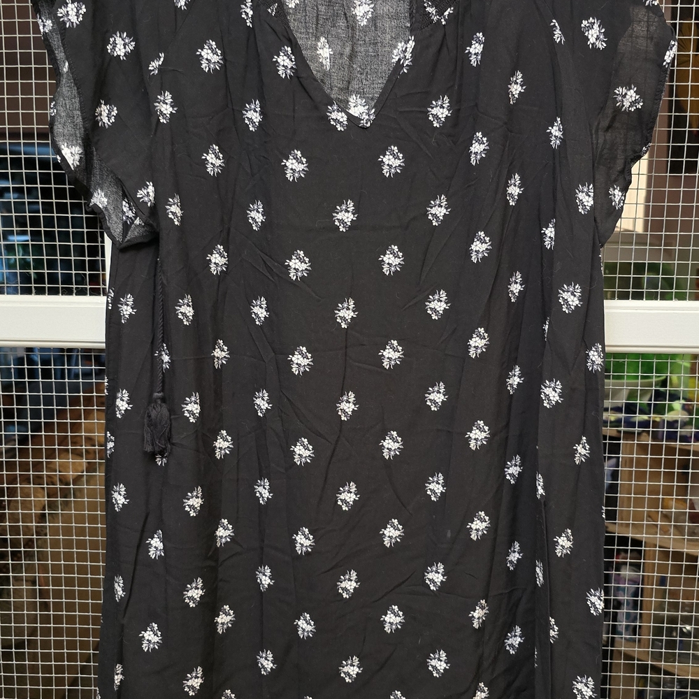 Old Navy Black and White Patterned Top